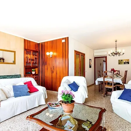 Puig, Amplia Y Luminosa Casa A Afueras De Pollenca