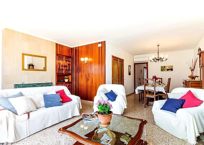 Puig, Amplia Y Luminosa Casa A Afueras De Pollença